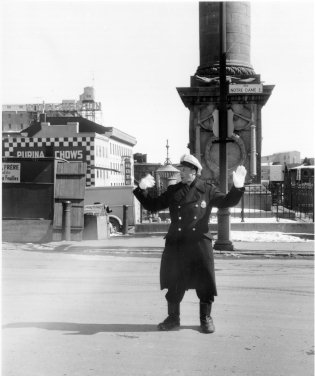 Policier, 1960 (photographie Z-1531-22)