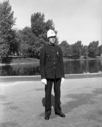 Policier, 193- (photographie Z-160-2)
