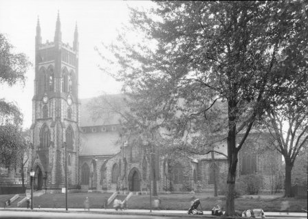 Église Saint-Georges, 1947 (photographie Z-181-9)