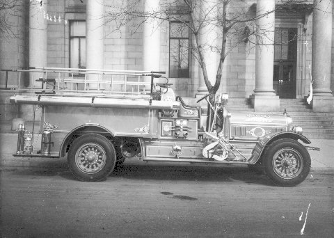 Camion à incendie, 1925 (photographie Z-34-1))