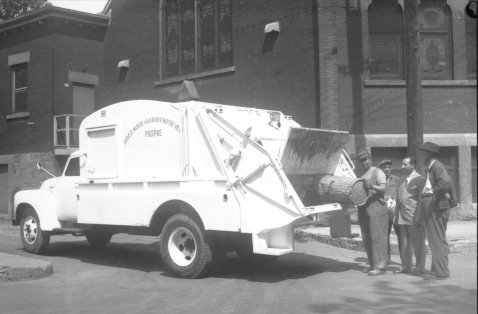 Camion à déchets, 1950 (photographie Z-365-2)