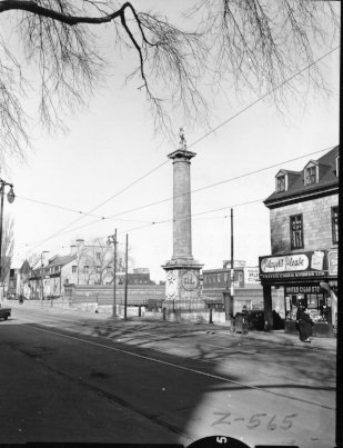 Place Jacques-Cartier, 1955 (photographie Z-565)