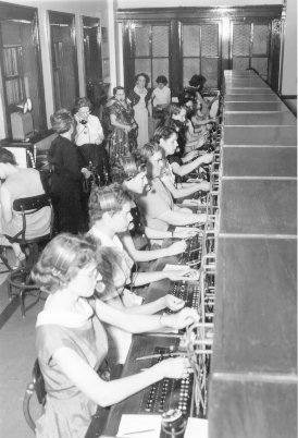 Téléphonistes, 1956 (photographie Z-642-10)