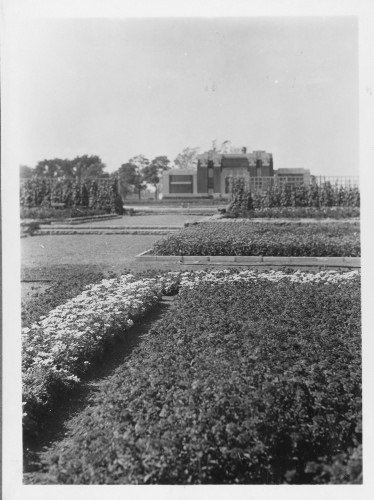 Archives du Jardin botanique de Montral - H-1937-0046-a - Montréal, Jardin botanique - Construction - Jardin floral - 1937