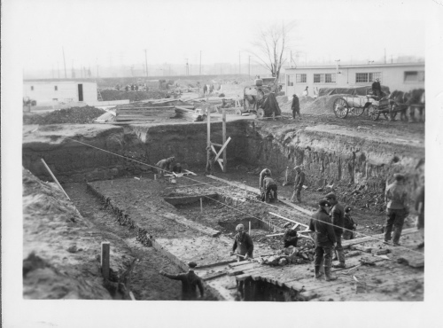 Jardin botanique de Montral (Archives) - H-1937-0053-a - Jardin botanique de Montréal - difice principal - excavations - 1937