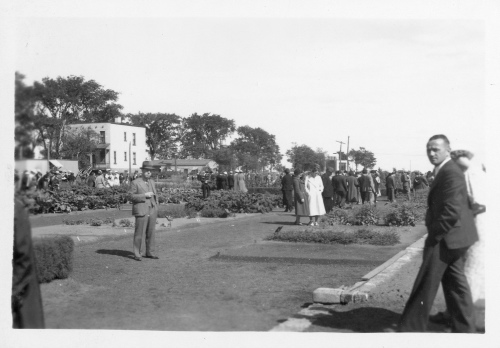 Archives du Jardin botanique de Montral - H-1937-0061-b - Jardin botanique de Montréal - Jardin économique - Visiteurs - 1937