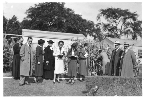Jardin botanique de Montral (Archives) - H-1937-0082 - Ouverture des cours en botanique économique le 15 septembre 1937