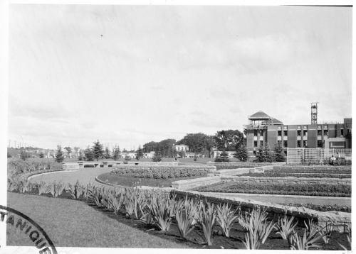 Jardin botanique de Montréal (Archives) - H-1938-0005-b - Montréal, Jardin botanique - Jardin floral - 1938