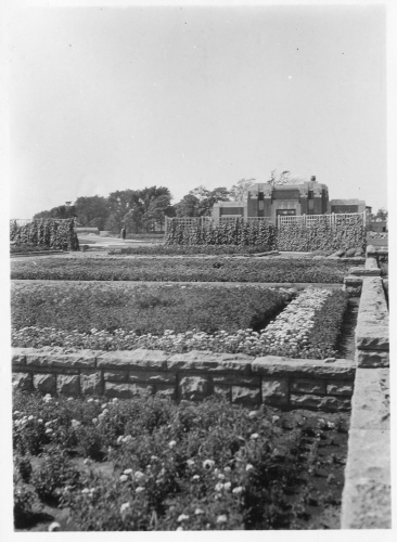 Archives du Jardin botanique de Montréal - H-1938-0006-b - Montréal, Jardin botanique - Jardin floral - 1938