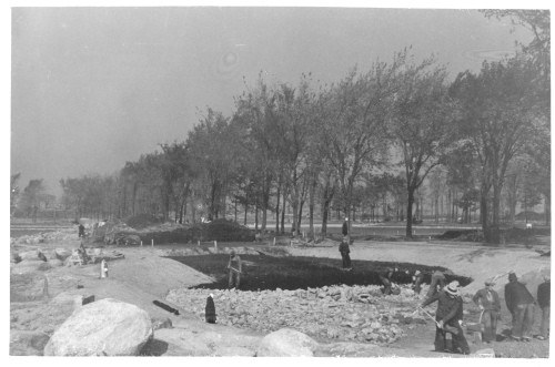 Jardin botanique de Montral (Archives) - H-1938-0011-a - Montréal, Jardin botanique - Construction - Septembre 1938 - Section de la tourbière, au nord du lac