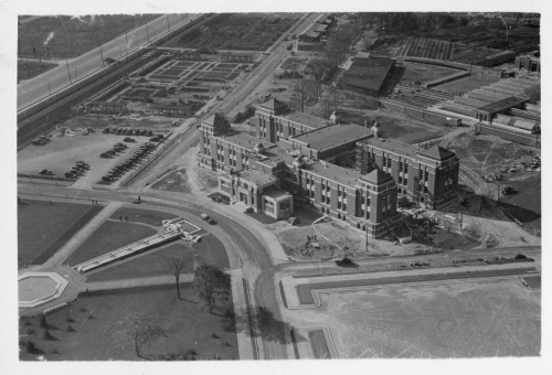 Archives du Jardin botanique de Montral - H-1938-0014-a - Jardin Botanique de Montréal - Photographie aérienne - angle Pie IX et Sherbrooke - Septembre 1938