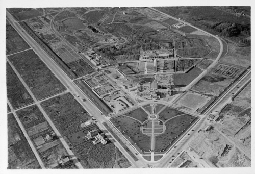 Archives du Jardin botanique de Montral - H-1938-0014-c - Jardin Botanique de Montréal - Photographie aérienne - angle Pie IX et Sherbrooke - Septembre 1938