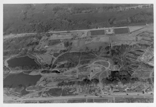 Archives du Jardin botanique de Montral - H-1938-0017-a - Jardin Botanique de Montréal - Photographie aérienne - Septembre 1938 - Jardin alpin, des lacs et du jardin aquatique