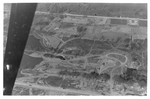 Jardin botanique de Montral (Archives) - H-1938-0017-b - Jardin Botanique de Montréal - Photographie aérienne - Septembre 1938 - Jardin alpin, des lacs et du jardin aquatique