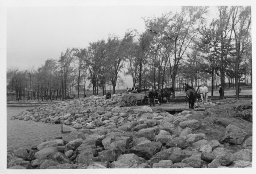 Jardin botanique de Montral (Archives) - H-1938-0018-a - Jardin Botanique de Montréal - Septembre 1938 - Lacs - Section du rivage rocheux