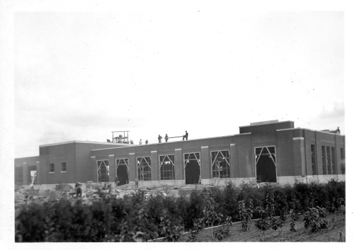 Jardin botanique de Montral (Archives) - H-1938-0046-c - Montréal, Jardin botanique - Septembre 1938 - Garage et chaufferie en construction
