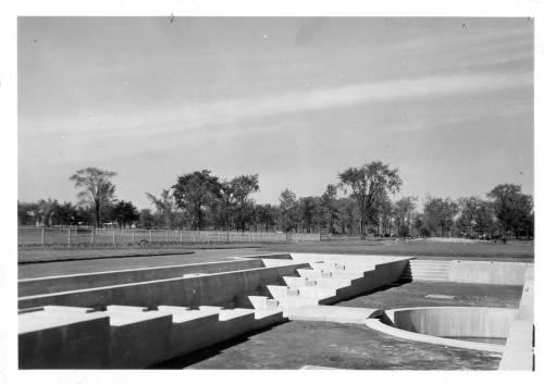 Jardin botanique de Montral (Archives) - H-1938-0046-d - Montréal, Jardin botanique - Septembre 1938 - Bassin - Jardin aquatique