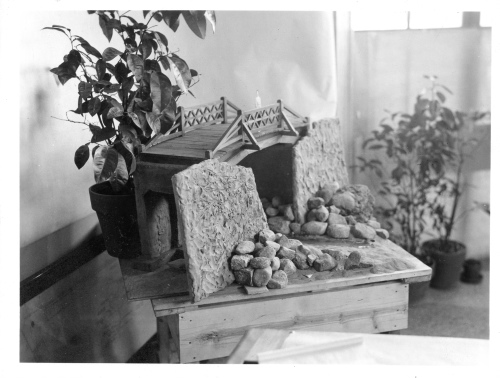Archives du Jardin botanique de Montral - H-1938-0051-b - Montréal, Jardin botanique - Construction - 1938 - Maquette du pont du jardin alpin