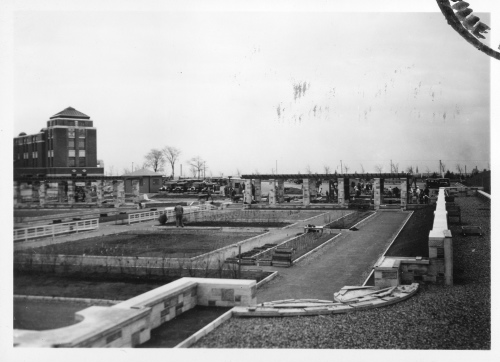 Jardin botanique de Montral (Archives) - H-1939-0005-c - Jardin botanique de Montréal - Parterre des vivaces - construction - 1939