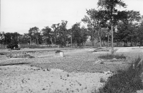 Archives du Jardin botanique de Montral - H-1939-0026-c - Montréal, Jardin botanique - Juillet 1939 - Pépinière - Construction des couches plantes alpines