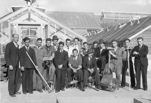 Archives du Jardin botanique de Montral - H-1939-0033 - Montréal, Jardin botanique - 1939 - Groupe des apprentis horticulteurs