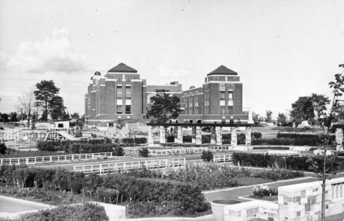 Jardin botanique de Montral (Archives) - H-1939-0044-a - Montréal, Jardin botanique - Parterre des vivaces - Octobre 1939