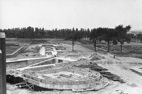 Jardin botanique de Montral (Archives) - H-1939-0046-b - Montréal, Jardin botanique - Octobre 1939 - Serres d'exposition - Serre à Victoria regia