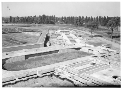 Archives du Jardin botanique de Montral - H-1939-0050-a - Fondations des futures serres d'exposition - 1939