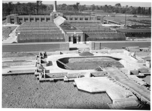 Jardin botanique de Montral (Archives) - H-1939-0051-b - Couches froides et fondations des futures serres d'exposition - 1939
