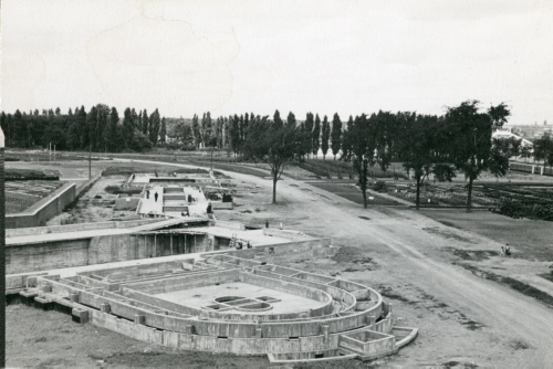 Jardin botanique de Montréal (Archives) - H-1941-0004-4 - Premières fondations des serres d'exposition au Jardin botanique ( 1941)