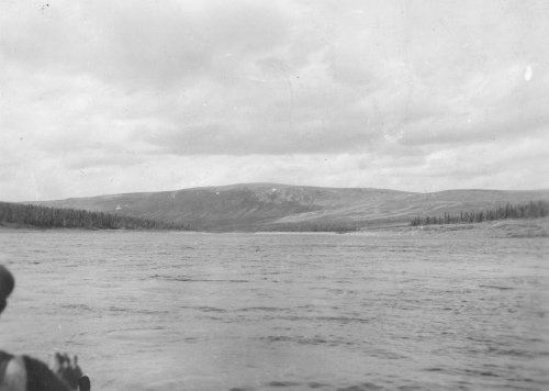 Collection Jacques Rousseau photo - c-3533-a-I-5348 -Hades Hills, vu de la sortie, Slanting Lake, Rivière George, vers 56 degrés 57 ' lat. N.