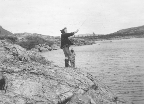 Collection Jacques Rousseau photo - c-3549-b-I-5382 -MM. May et MacLean à la pêche dans un lac à l'est de la rivière George, vers 58 degrés 30 ' lat. N.