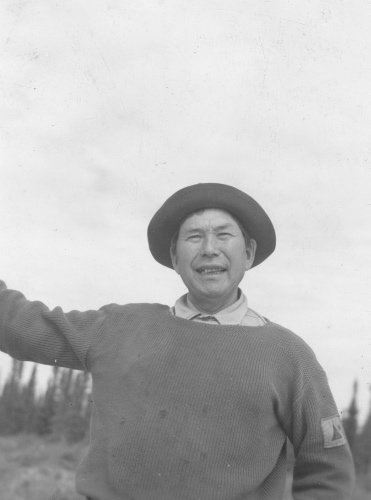 Jacques Rousseau Collection - c-3565-c-I-5415 -Gilbert Blake, l'un des membres indiens de l 'expédition de Mme Hubbard, sur rivière George en 1905. Goose Bay, American Base.