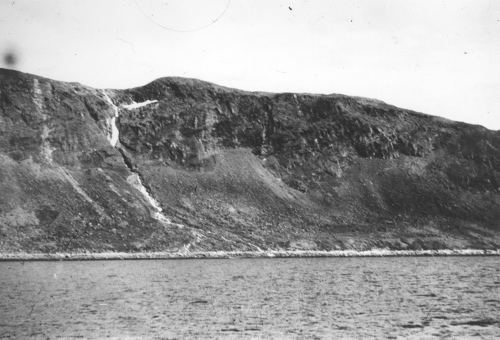 Collection Jacques Rousseau photo - c-3990-b-I-6377 -Fjord Adloylik, environ 5 milles en amont de l'embouchure.