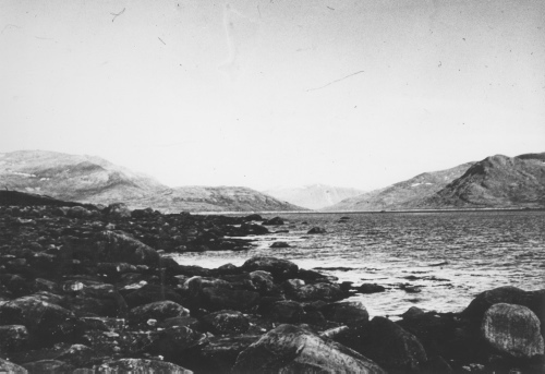 Collection Jacques Rousseau photo - c-3991-b-I-6379 -Fjord Adloylik, vers les Torngats ? environ 8 milles de l'embouchure.
