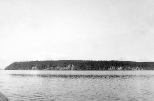 Jacques Rousseau Collection - c-3023-b-I-4265 -Lac Mistassini. Pointe Dutilly (Ile Manitounouk) vue du sud.