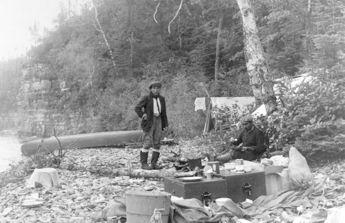 Collection Jacques Rousseau photo - c-3026-a-I-4270 -Lac Mistassini. Campement de la Pointe Dutilly (Ile Manitounouk). Joseph Longchap debout et Joseph Metawishish.