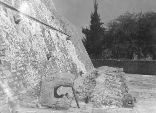 Collection Jacques Rousseau photo - c-3136-a-I-4503 -Mexique. Tenayuca (pr?s Mexico), pyramide des serpents.