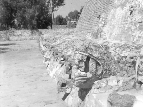 Collection Jacques Rousseau photo - c-3139-a-I-4509 -Mexique. Tenayuca (pr?s Mexico), pyramide des serpents.