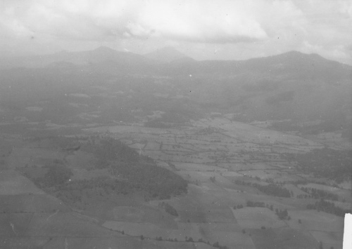 Jacques Rousseau Collection - c-3167-b-I-4565 -Mexique. R?gion d'Uruapan (Mexique) vue en avion. Relief volcanique.