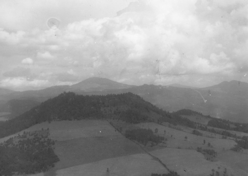 Collection Jacques Rousseau photo - c-3168-a-I-4566 -Mexique. R?gion d'Uruapan (Mexique) vue en avion. Relief volcanique.