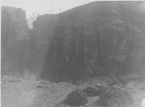 Collection Jacques Rousseau photo - c-3215-a-I-4661 -Mexique. Pyramide de Malinalco taill?e dans le roc.