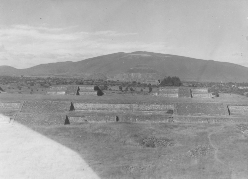 Collection Jacques Rousseau photo - c-3233-a-I-4700 -Mexique. Ruines de Teotihuacan (pr?s Mexico). La Citadelle.