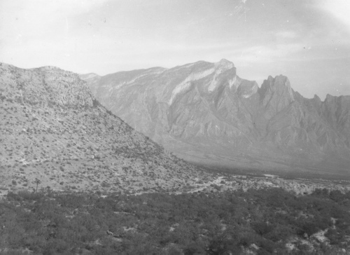 Jacques Rousseau Collection - c-3237-b-I-4710 -Mexique. Le long du chemin de fer entre Saltillo (Mexique) et fronti?re. Montagne et d?sert entre Soledad et Garcia (Mexique).