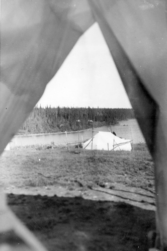 Collection Jacques Rousseau photo - c-597-a-I-1453 -Lac Mistassini, Baie du poste, Factorerie de la Baie d'Hudson. Campement indien vu de la tente de la garde-malade.