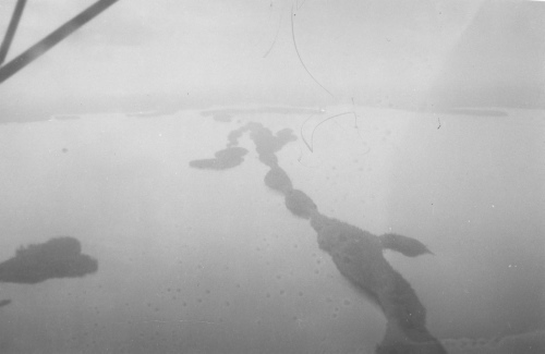 Collection Jacques Rousseau photo - c-3317-b-I-4890 -Presqu'?le Akwapit. Baie du poste, lac Mistassini. Fin juin 1946.