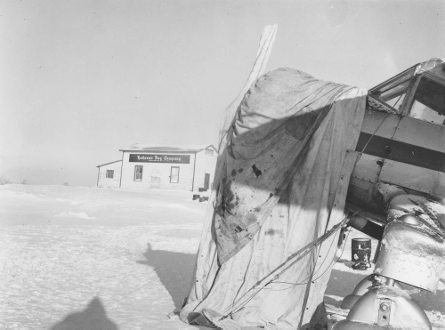 Jacques Rousseau Collection - c-3619-a-I-5528 -Lac Mistassini. L'avion au poste. Comment on chauffe un avion sous une tente.