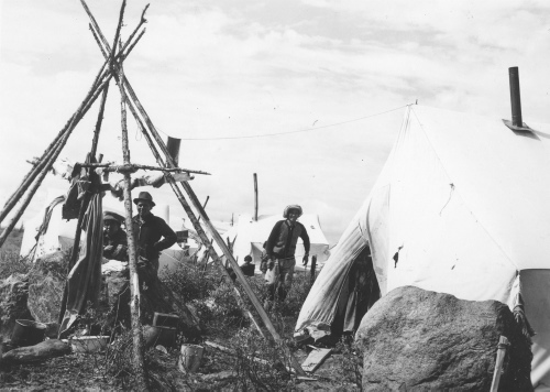Jacques Rousseau Collection - c-3646-a-I-5583 -Rivi?re Koksoak, pr?s de l'a?roport de Fort-Chimo, campement temporaire des Indiens de Fort-Mackenzie.