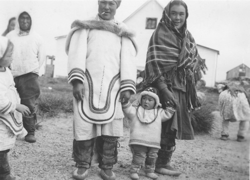 Jacques Rousseau Collection - c-3677-a-I-5647 -Poste de Povugnituk, femmes eskimo.