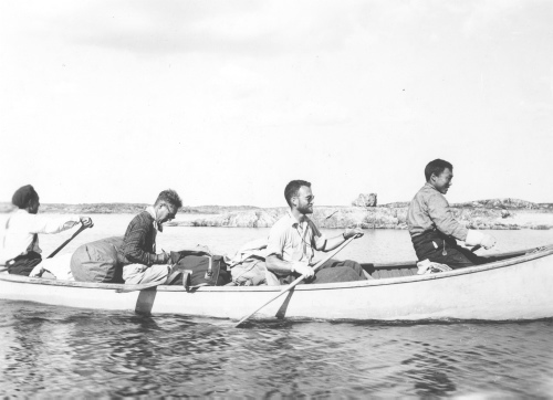 Jacques Rousseau Collection - c-3706-b-I-5707 -En canot sur le lac Tashwak, ? la source de la rivi?re Kogaluk, ? environ 95 milles de la baie d'Hudson.